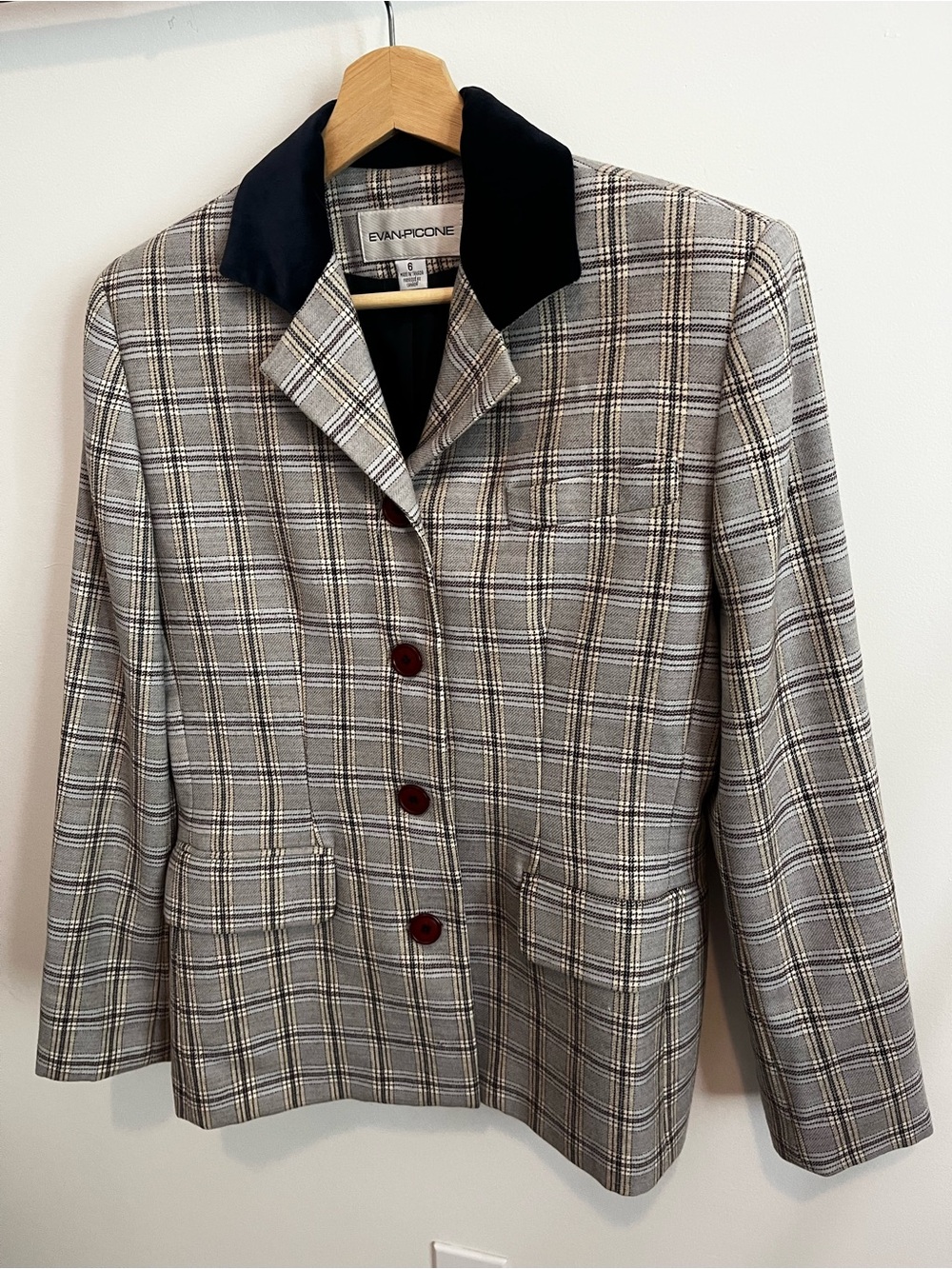 Vintage Evan Picone Plaid 100% Wool Blazer with Navy Velvet Collar Size 6